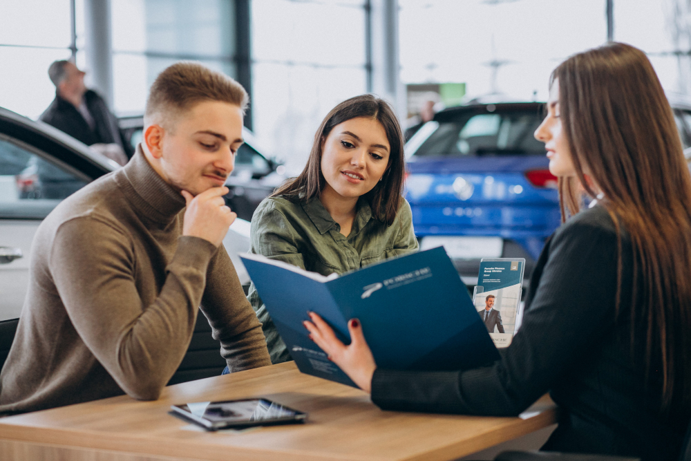 Leasing, kredyt, wynajem długoterminowy czy gotówka? Kompletny przewodnik po finansowaniu samochodu