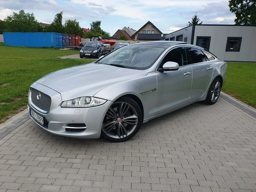 Jaguar XJ