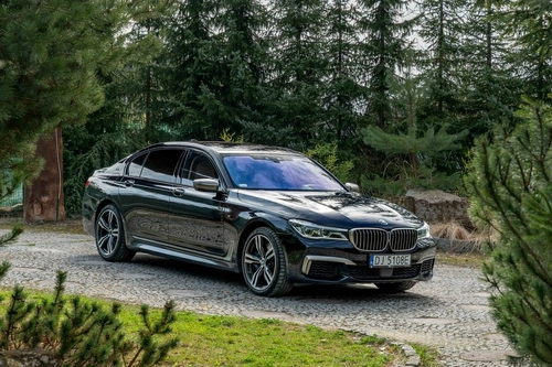 BMW M760
