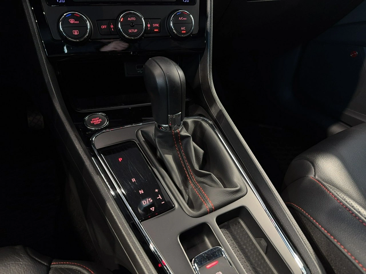 Seat Leon Sportstourer - Zdjęcie 28