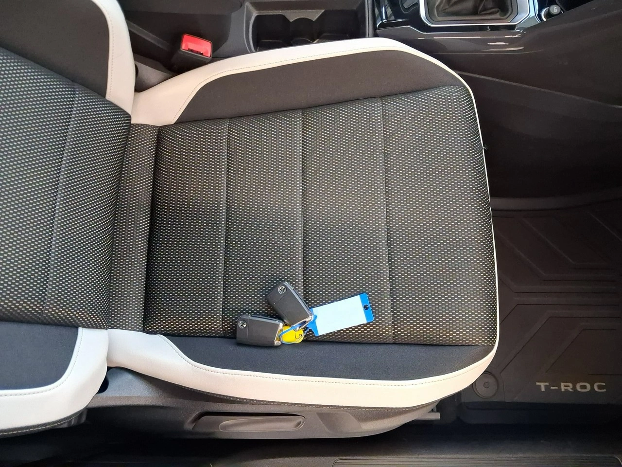 Volkswagen T-Roc - Zdjęcie 9