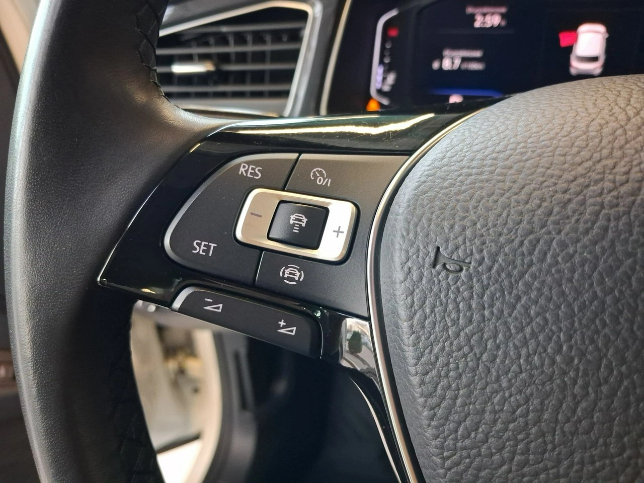 Volkswagen T-Roc - Zdjęcie 15