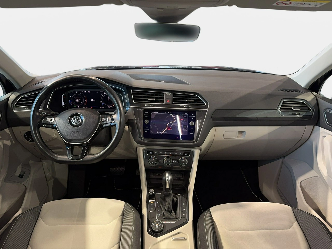 Volkswagen Tiguan - Zdjęcie 18