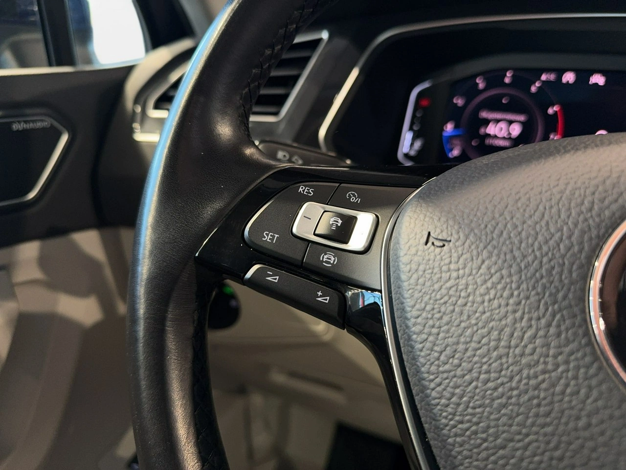 Volkswagen Tiguan - Zdjęcie 20