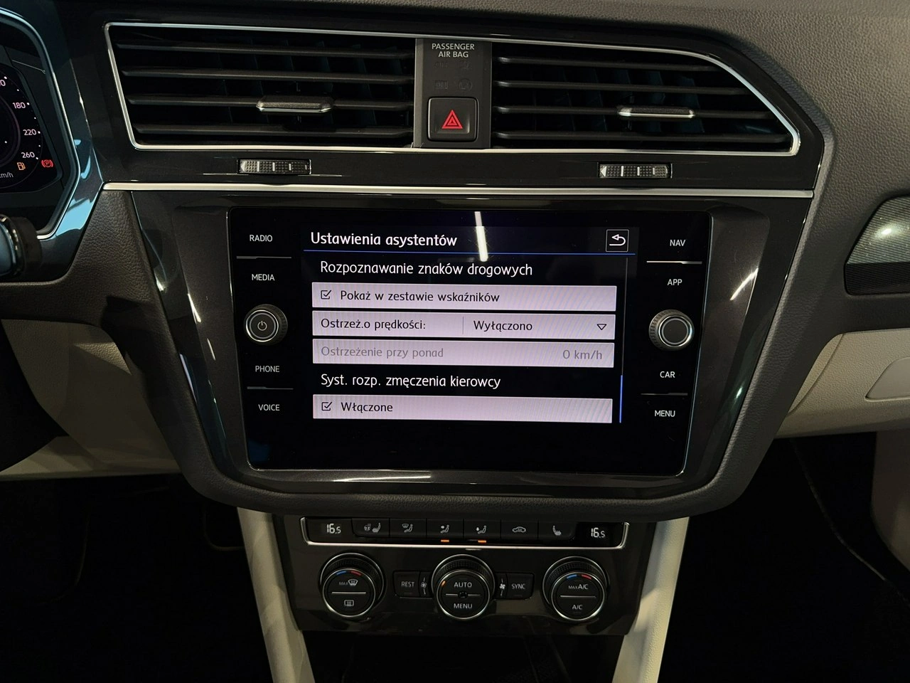 Volkswagen Tiguan - Zdjęcie 29