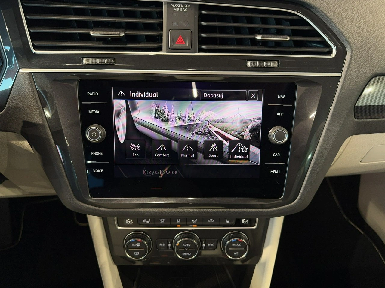 Volkswagen Tiguan - Zdjęcie 30