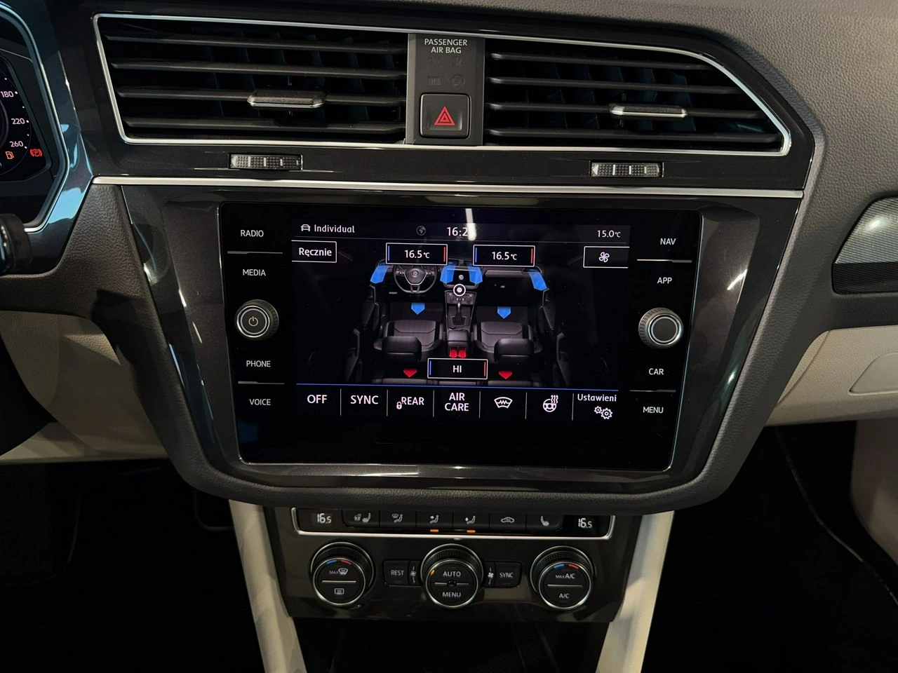 Volkswagen Tiguan - Zdjęcie 32