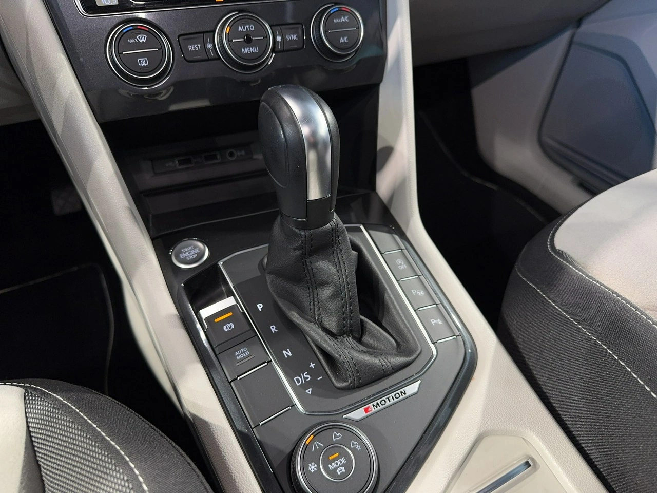 Volkswagen Tiguan - Zdjęcie 34