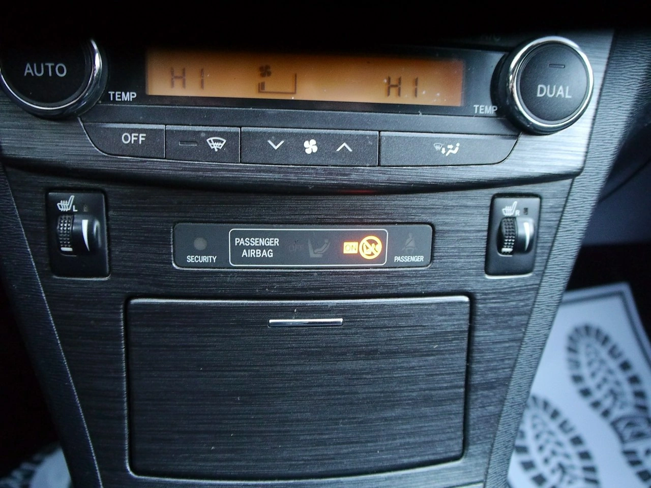 Toyota Avensis - Zdjęcie 28