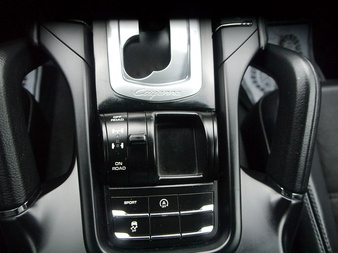 Porsche Cayenne - Zdjęcie 33