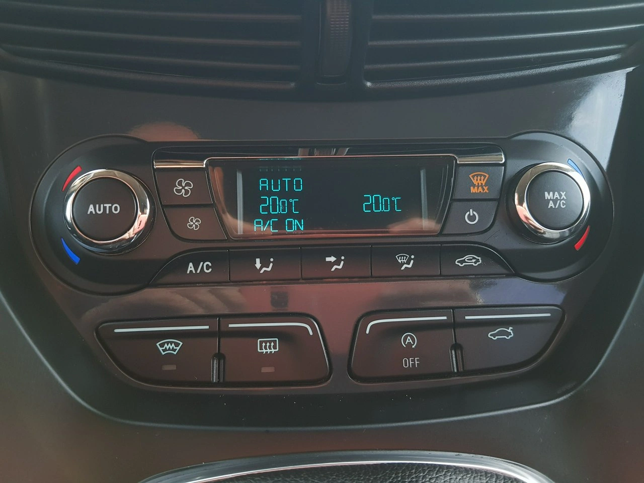 Ford Kuga - Zdjęcie 17