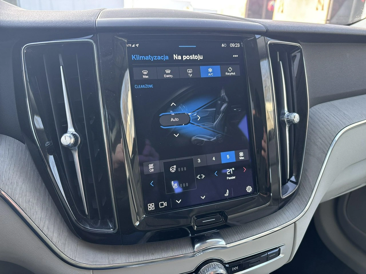 Volvo XC 60 - Zdjęcie 21