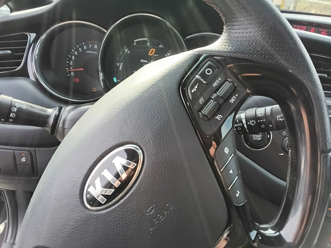 Kia Ceed - Zdjęcie 25