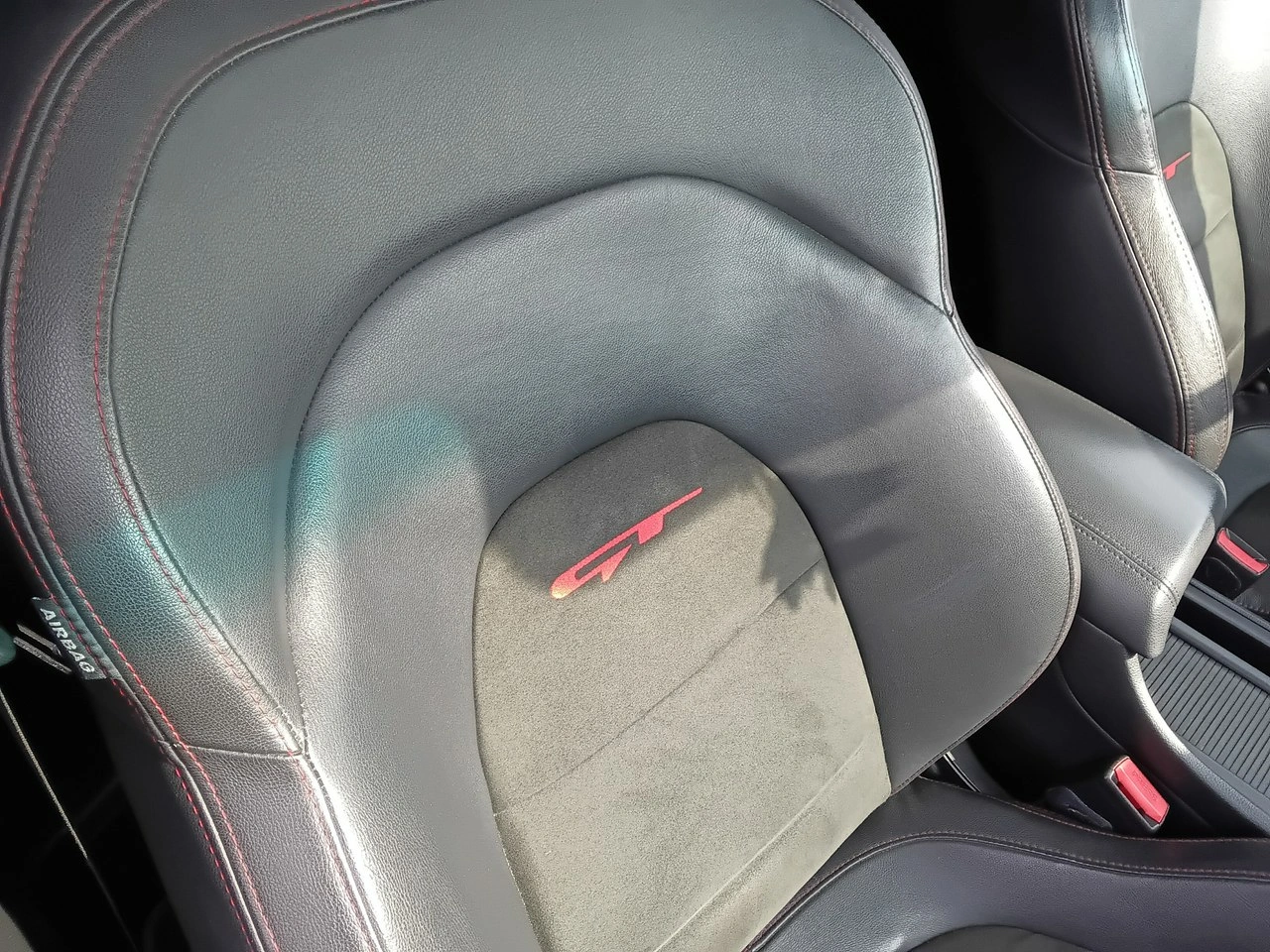 Kia Ceed - Zdjęcie 30