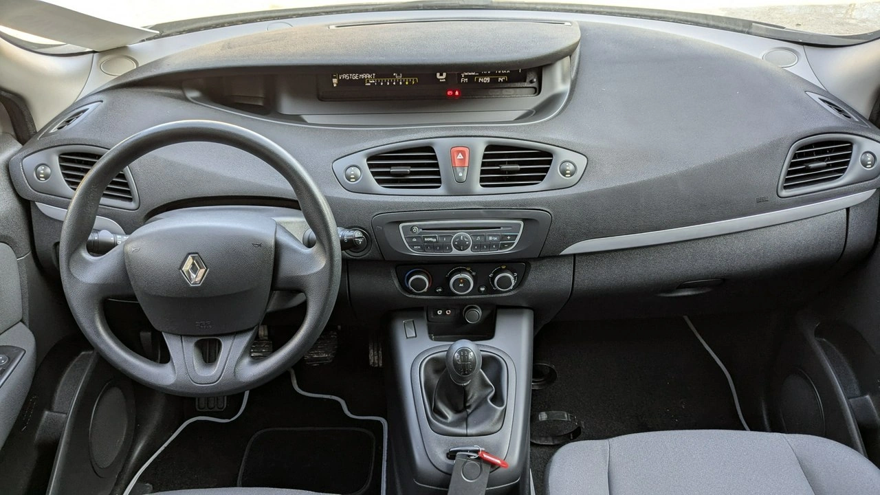Renault Scenic - Zdjęcie 16