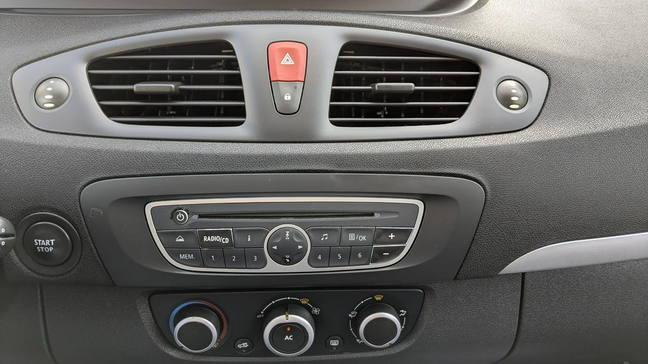 Renault Scenic - Zdjęcie 18