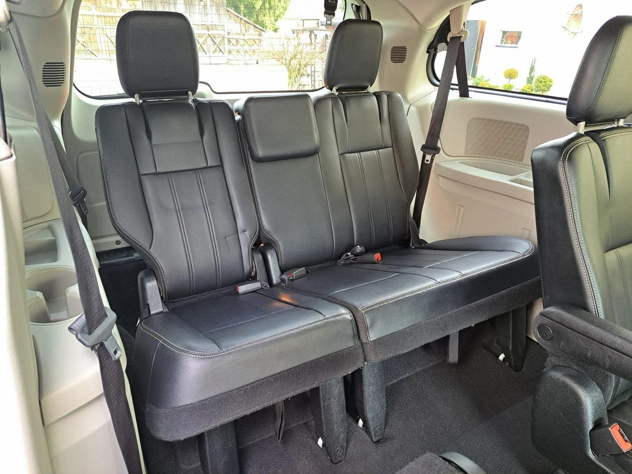 Chrysler Town & Country - Zdjęcie 13