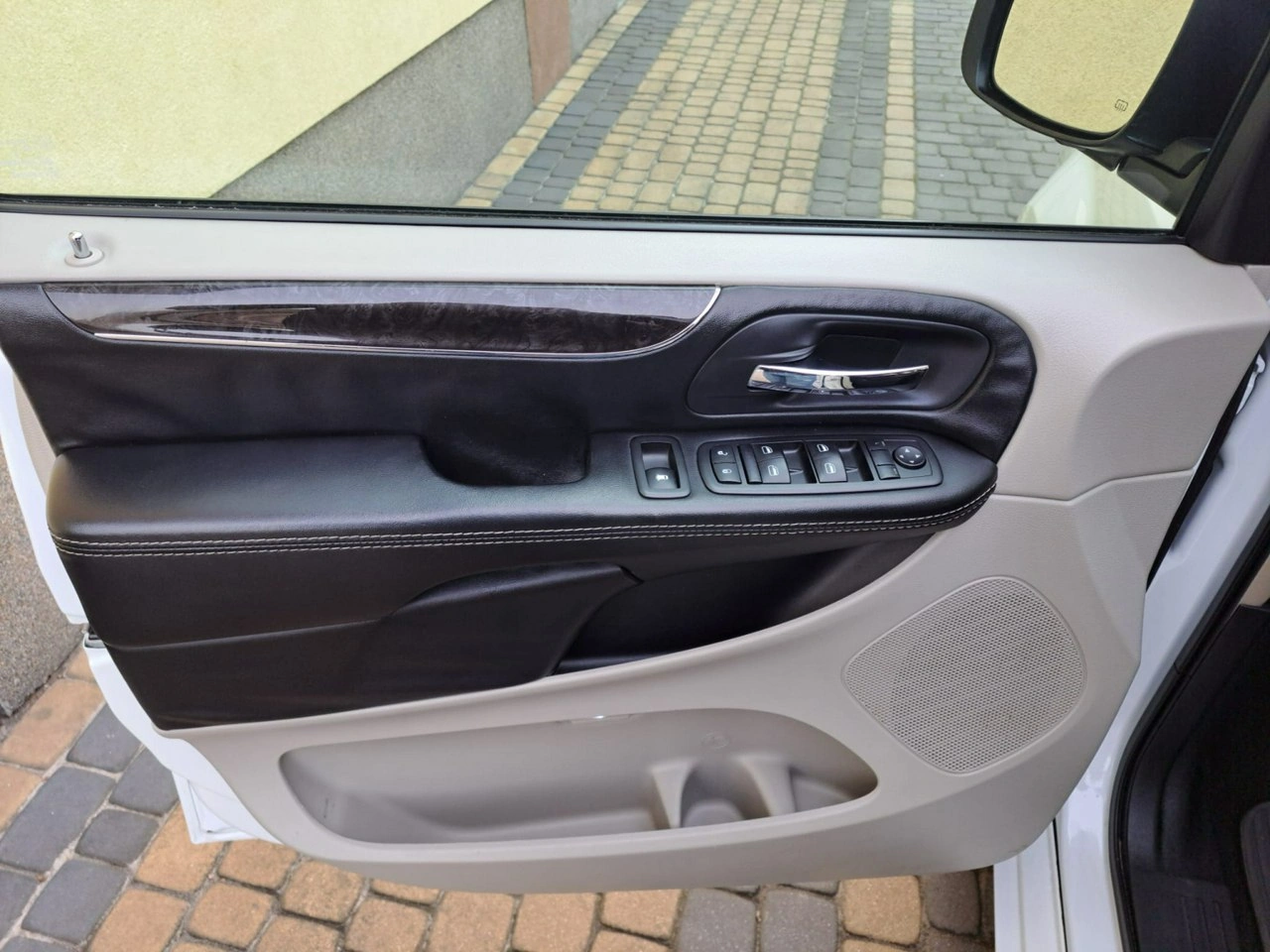 Chrysler Town & Country - Zdjęcie 20