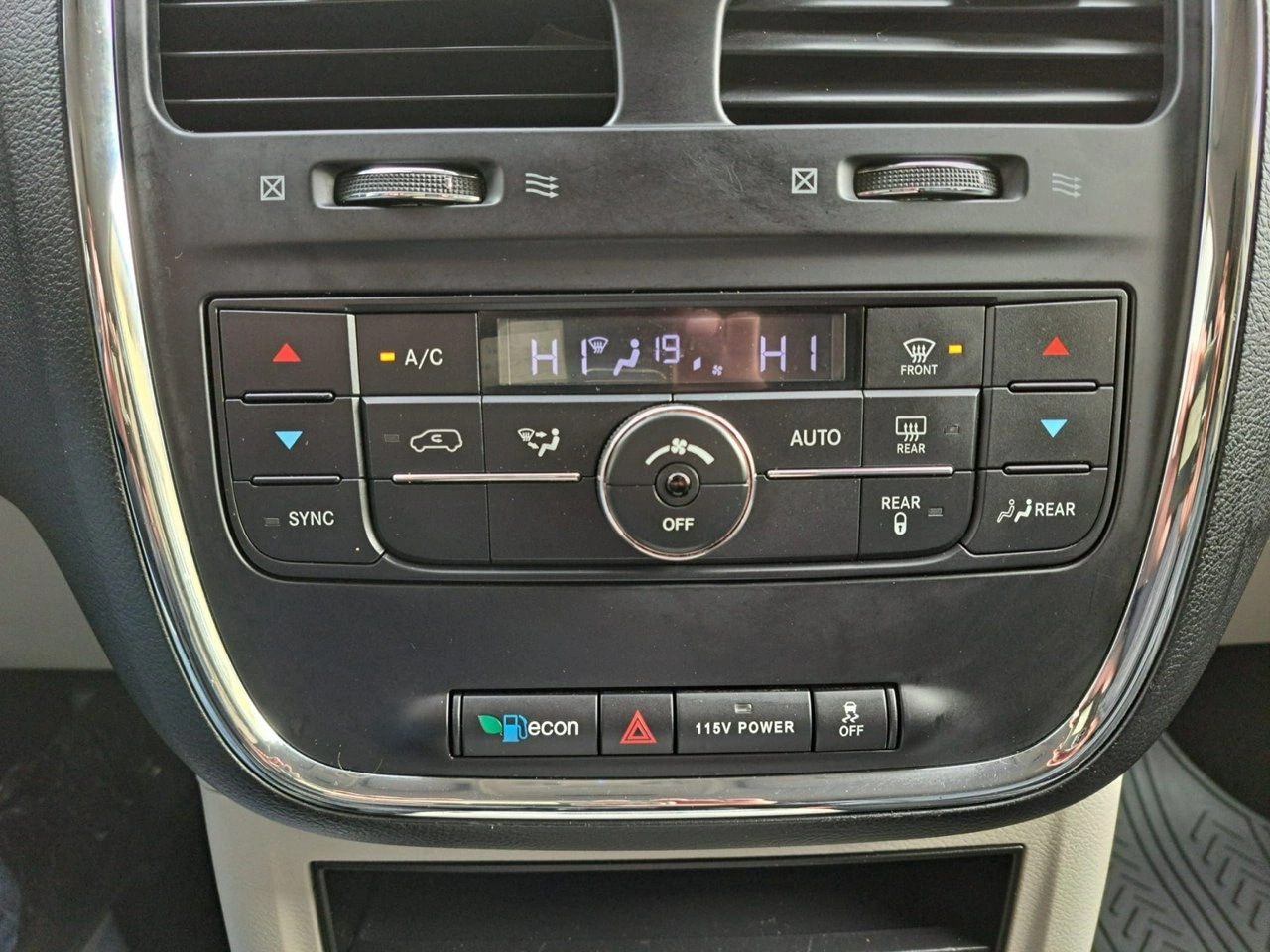 Chrysler Town & Country - Zdjęcie 21