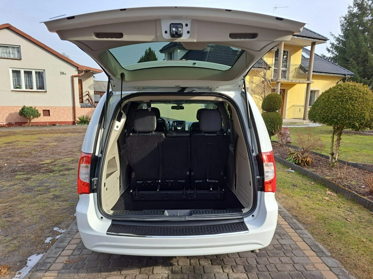 Chrysler Town & Country - Zdjęcie 24