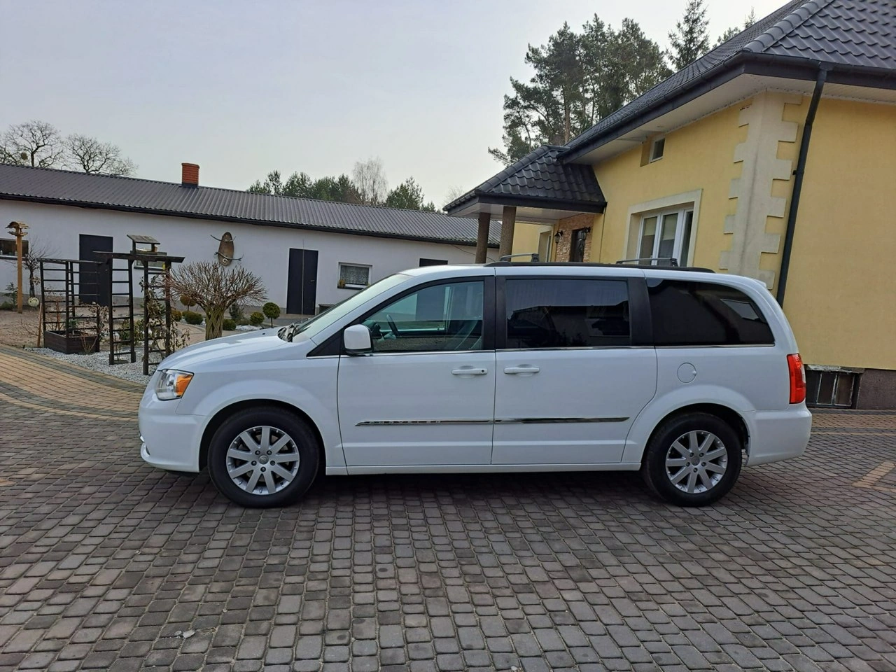 Chrysler Town & Country - Zdjęcie 3