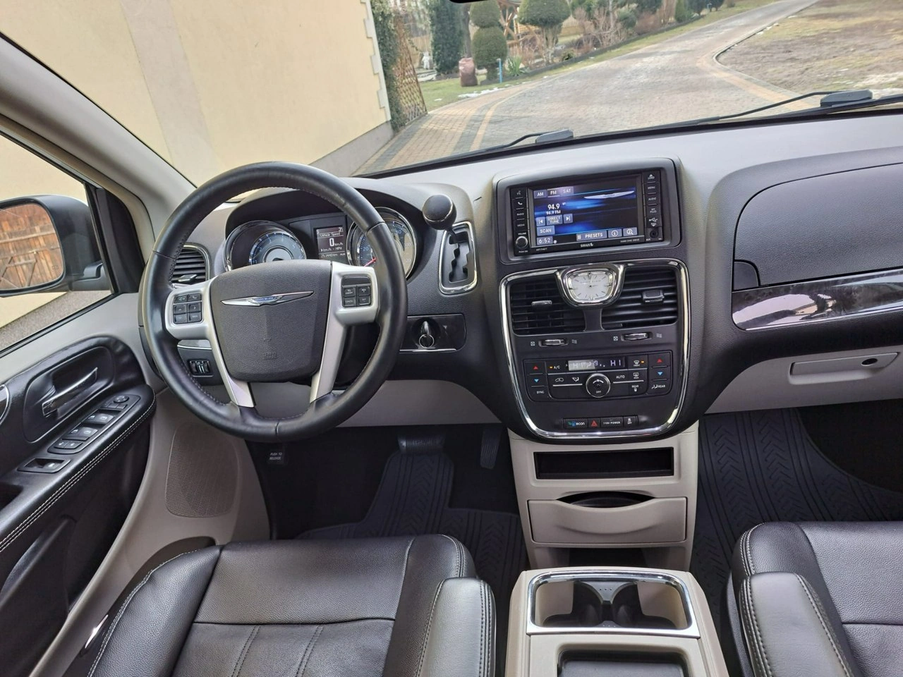 Chrysler Town & Country - Zdjęcie 8