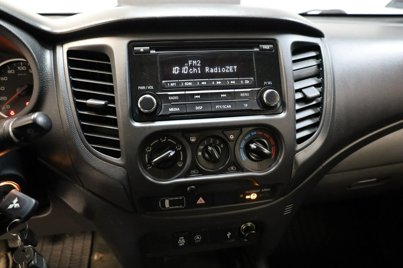 Mitsubishi L200 - Zdjęcie 18