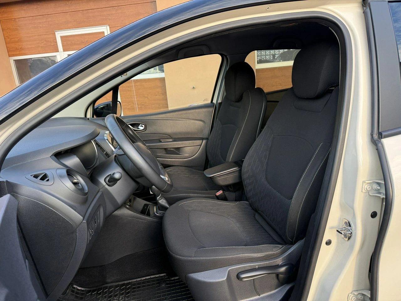 Renault Captur - Zdjęcie 18