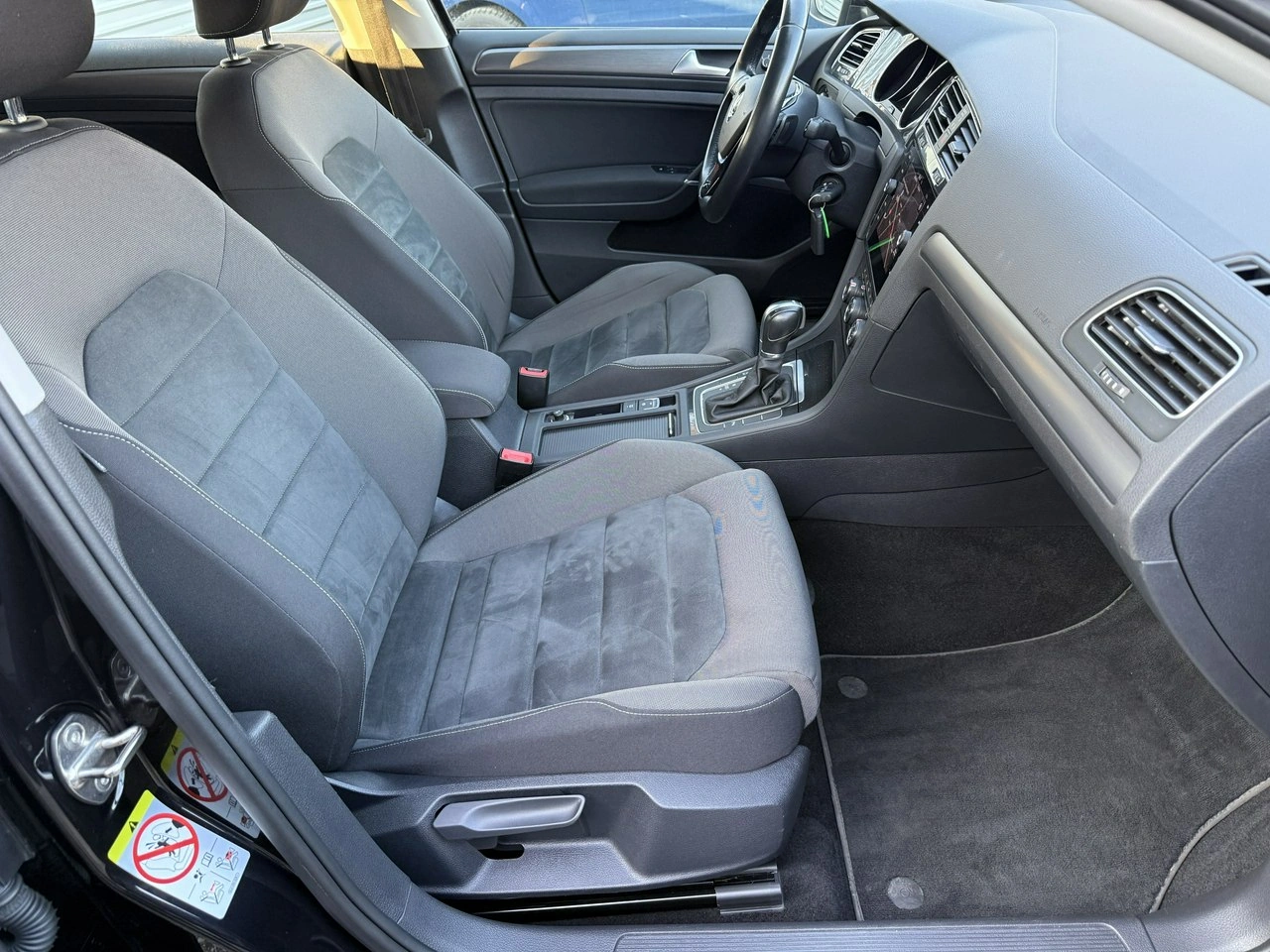 Volkswagen Golf - Zdjęcie 31