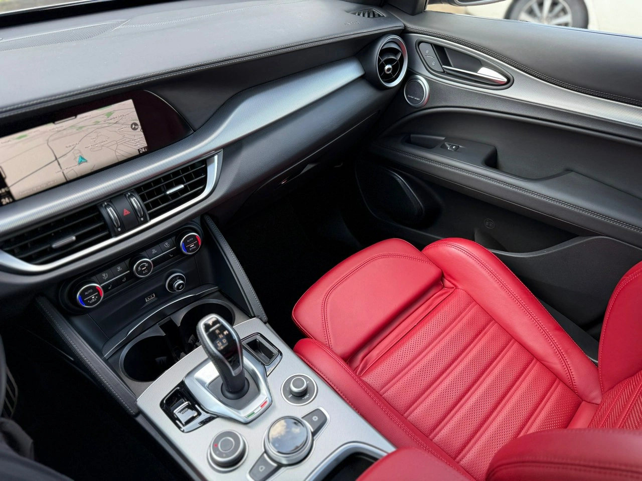 Alfa Romeo Stelvio - Zdjęcie 17