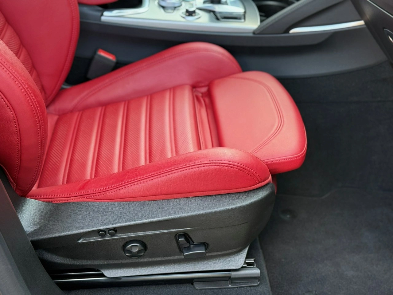 Alfa Romeo Stelvio - Zdjęcie 18