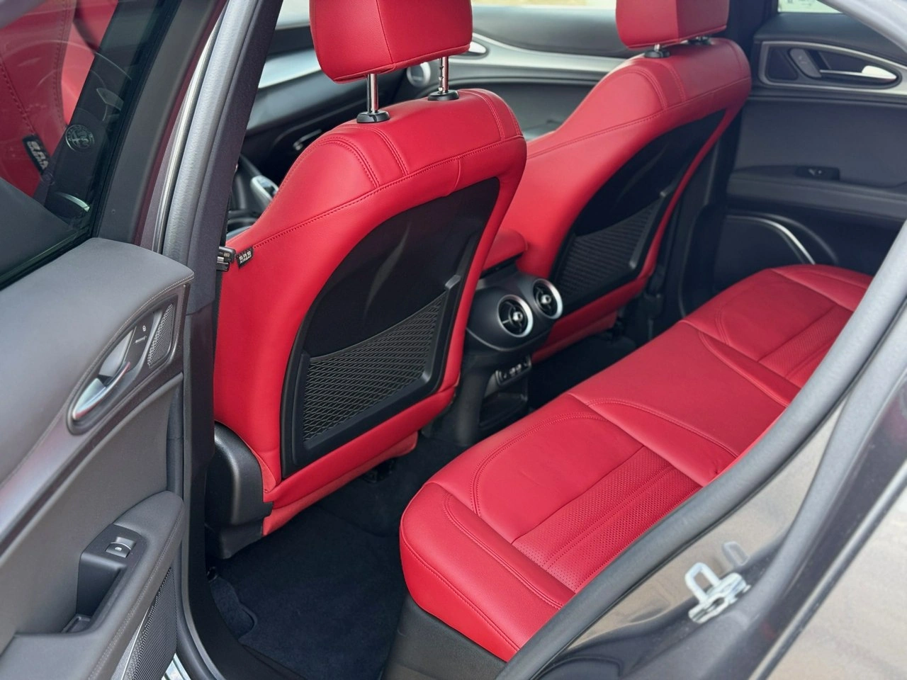 Alfa Romeo Stelvio - Zdjęcie 23