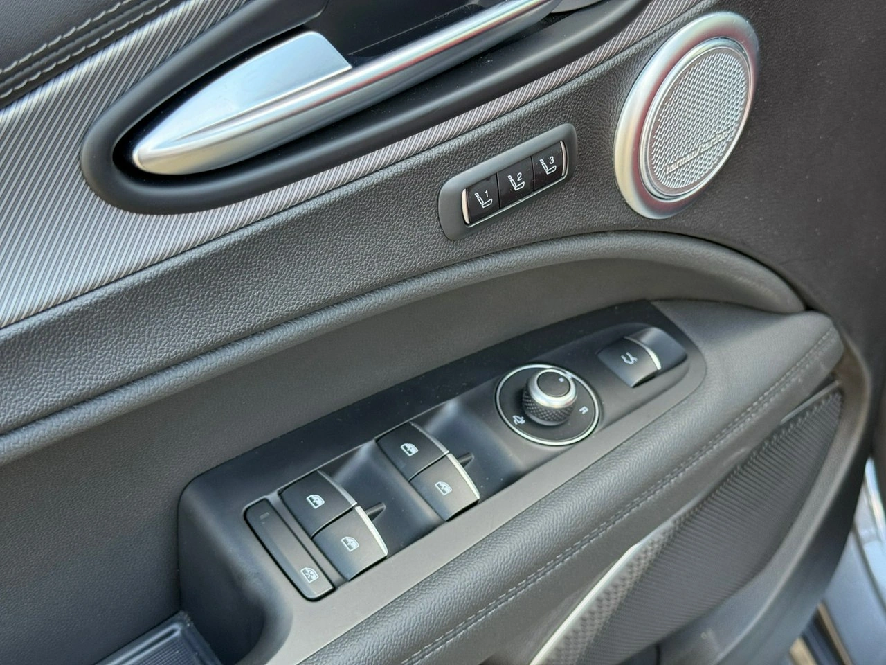 Alfa Romeo Stelvio - Zdjęcie 24