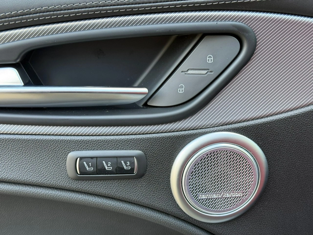 Alfa Romeo Stelvio - Zdjęcie 25