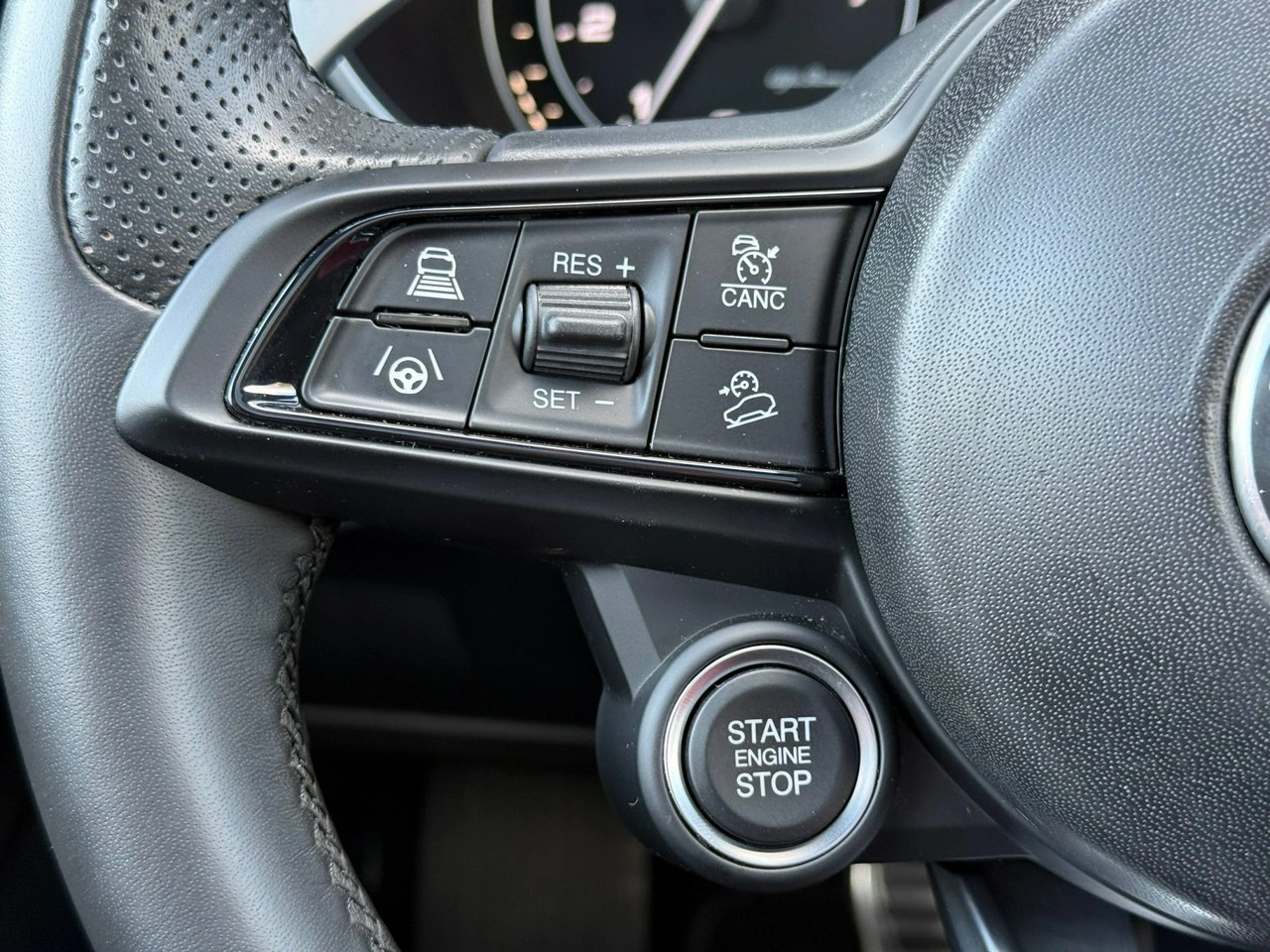 Alfa Romeo Stelvio - Zdjęcie 27