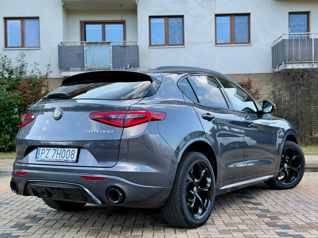 Alfa Romeo Stelvio - Zdjęcie 2