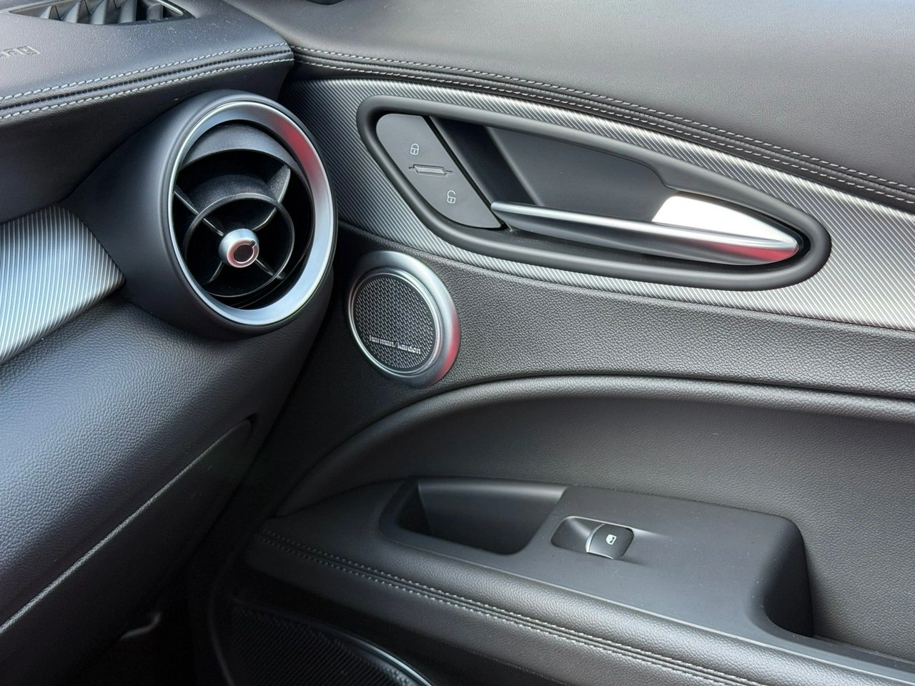 Alfa Romeo Stelvio - Zdjęcie 34