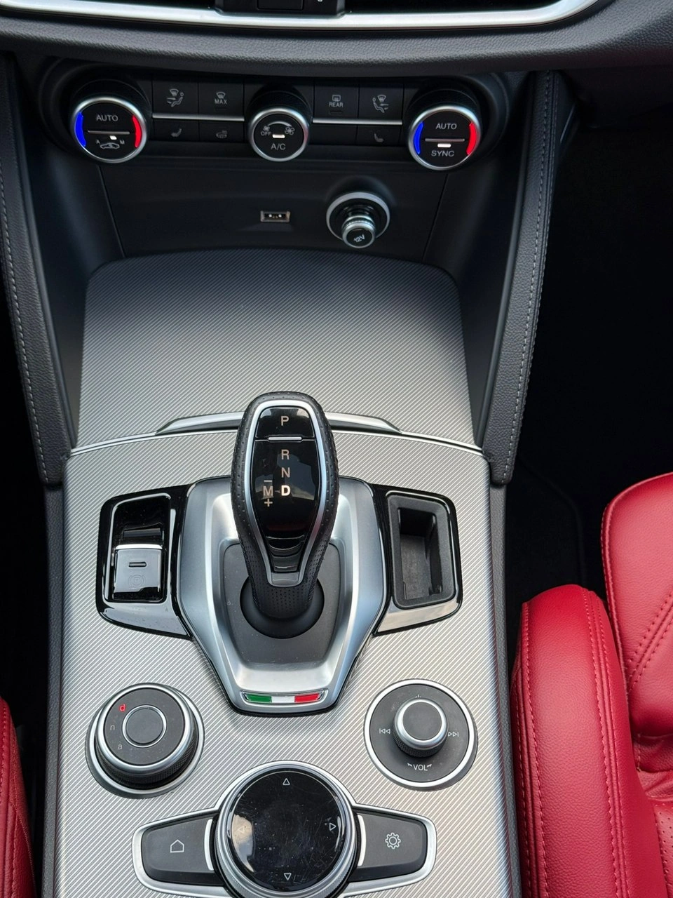 Alfa Romeo Stelvio - Zdjęcie 35