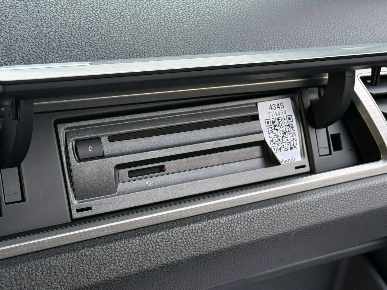 Volkswagen Touran - Zdjęcie 24