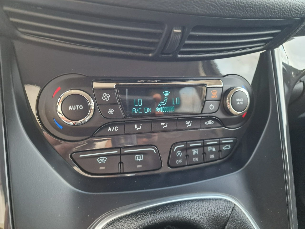 Ford Kuga - Zdjęcie 30