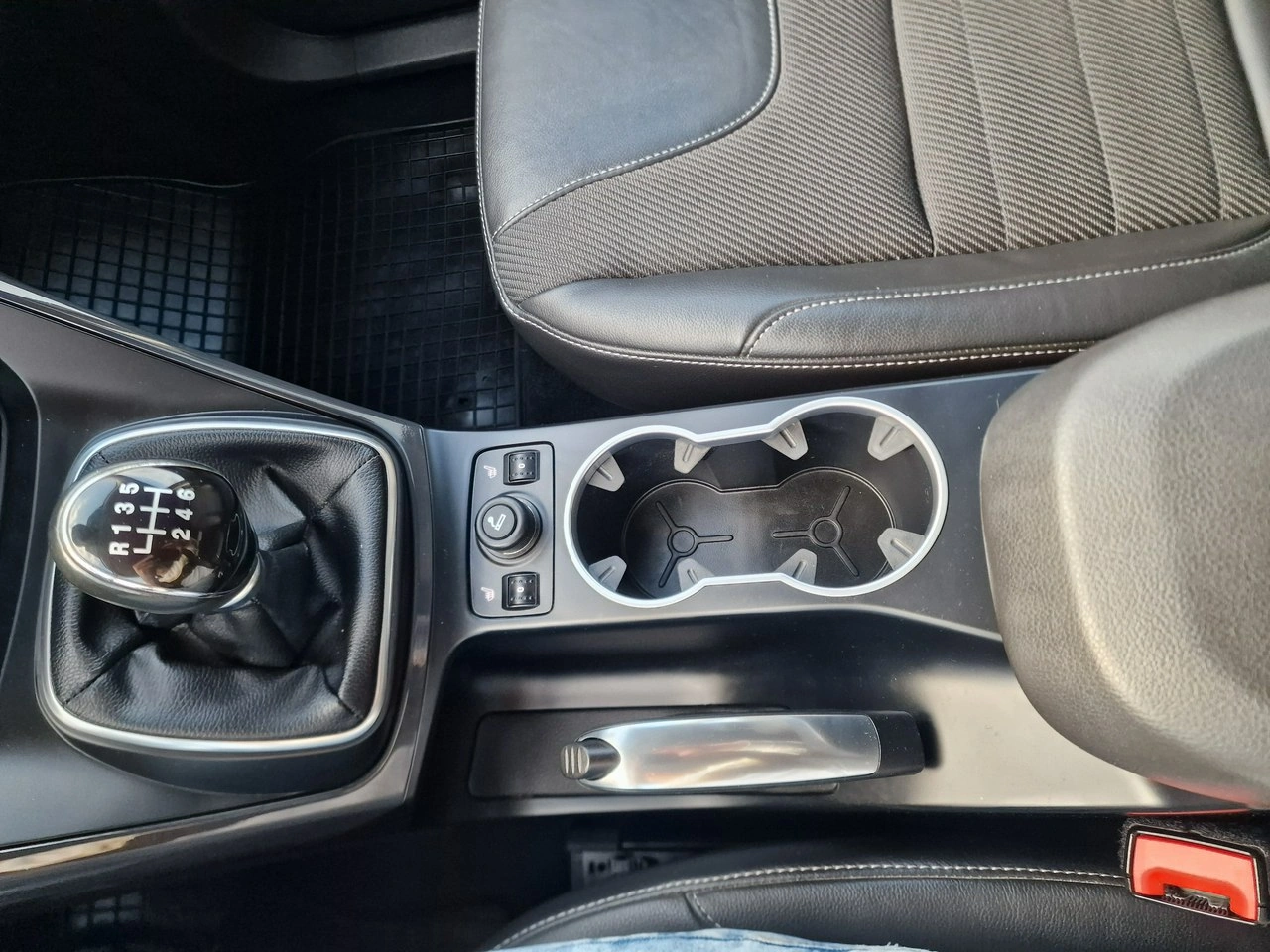 Ford Kuga - Zdjęcie 31