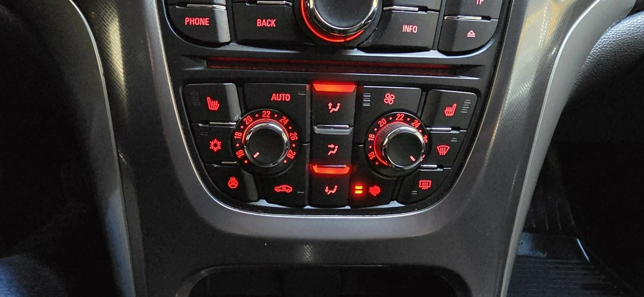 Opel Astra - Zdjęcie 24