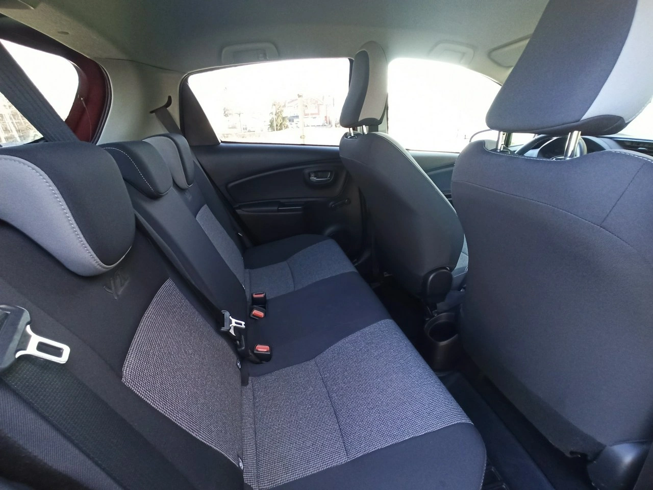 Toyota Yaris - Zdjęcie 9