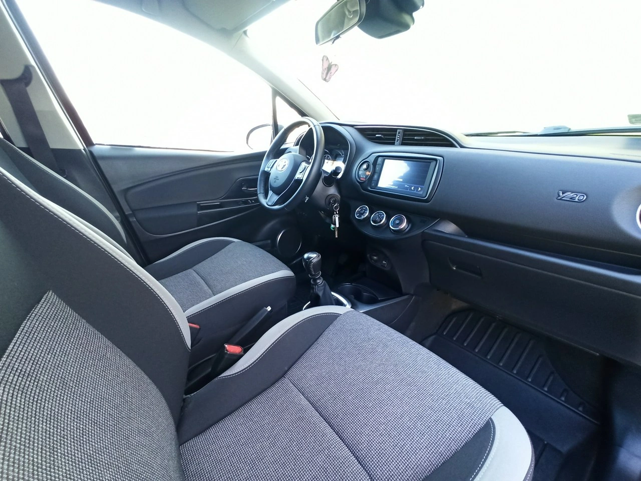 Toyota Yaris - Zdjęcie 10