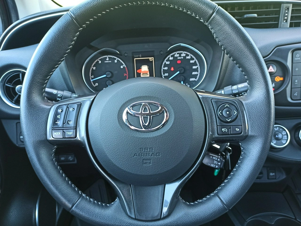 Toyota Yaris - Zdjęcie 12