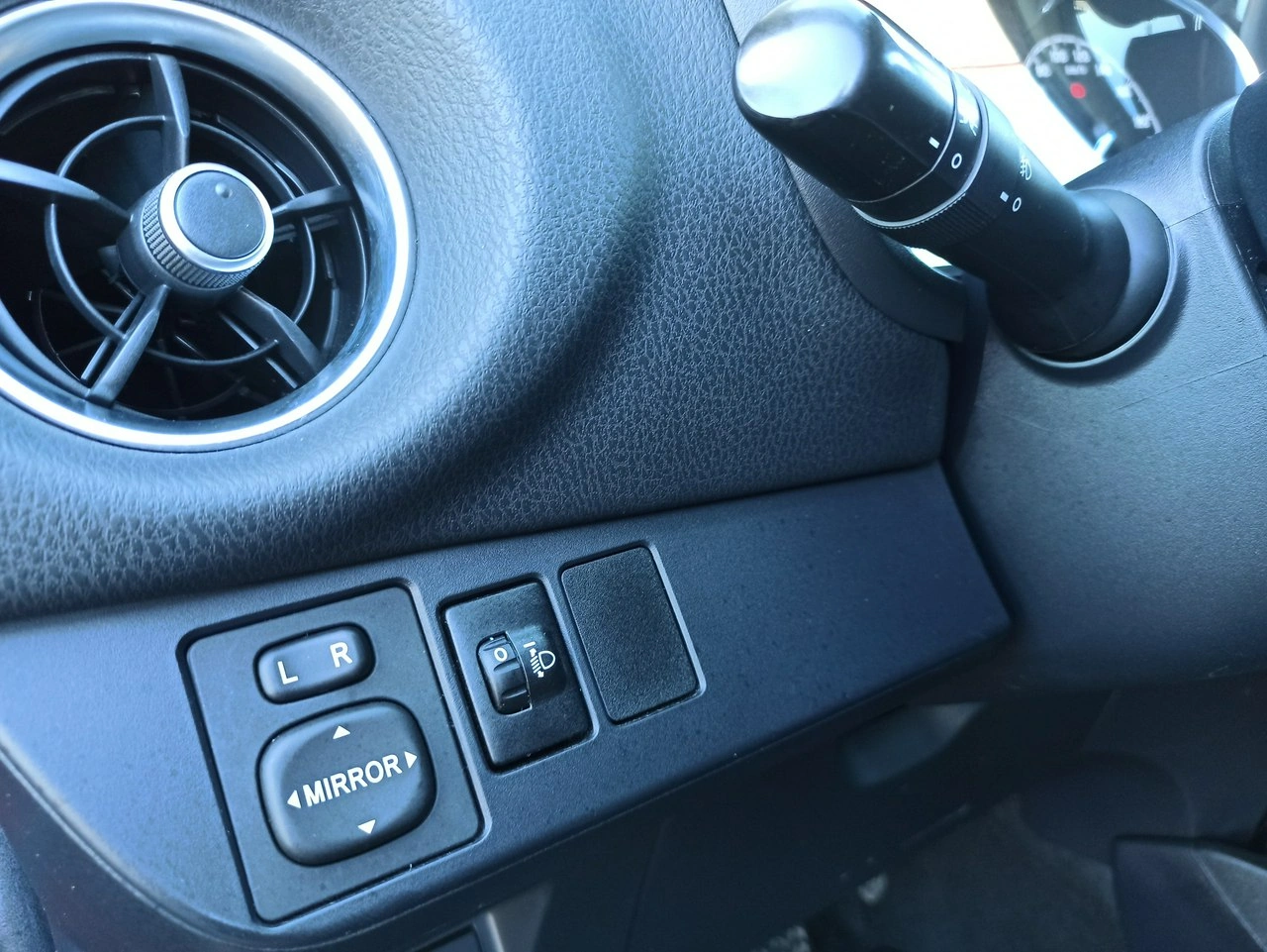 Toyota Yaris - Zdjęcie 15