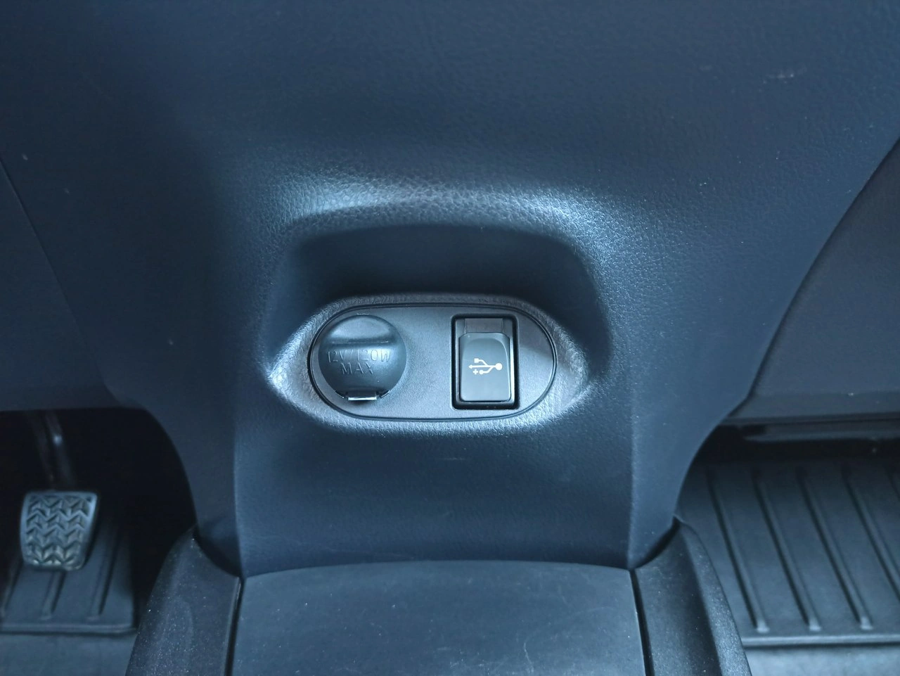 Toyota Yaris - Zdjęcie 18