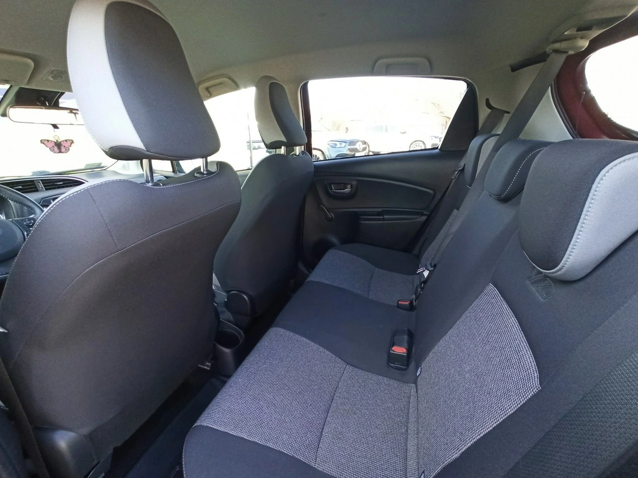 Toyota Yaris - Zdjęcie 6