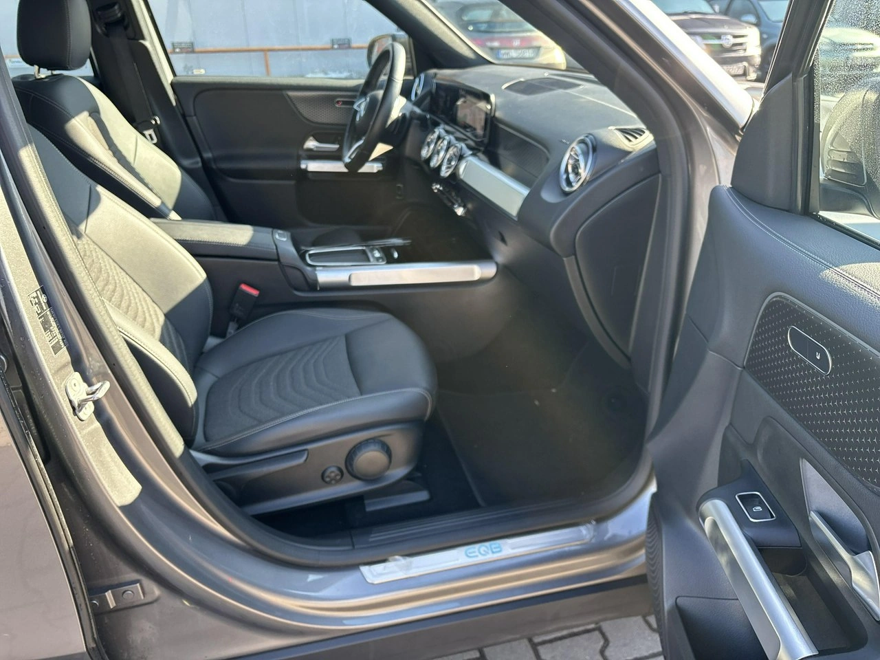 Mercedes EQB - Zdjęcie 17