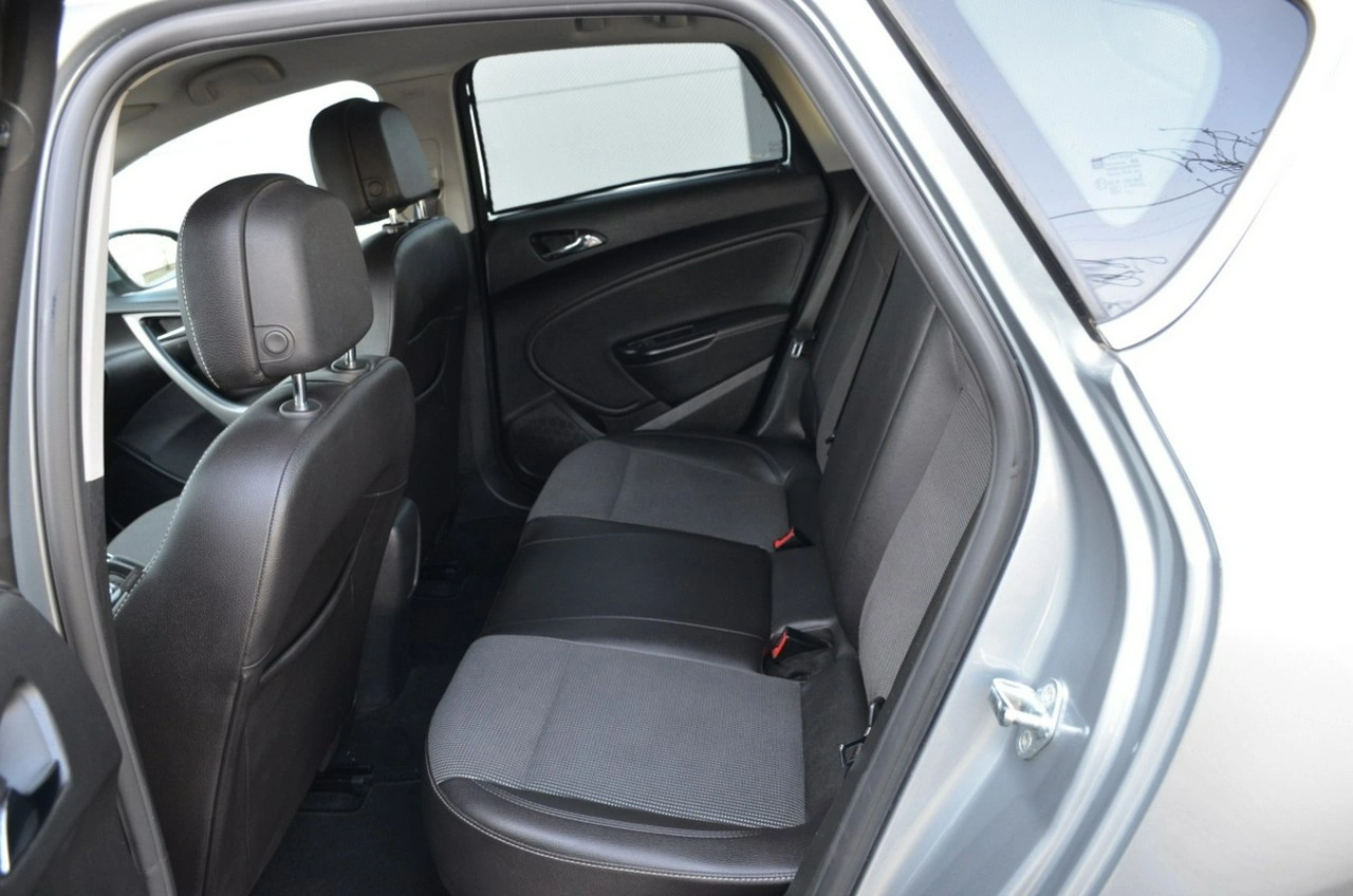 Opel Astra - Zdjęcie 24